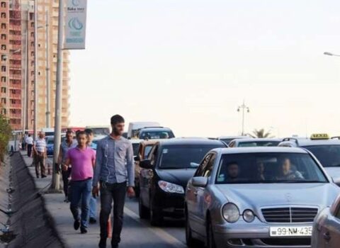 Bakı-Sumqayıt yolunda illərlə davam edən tıxac problemi – Çıxış yolu nədədir?