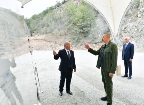 Prezident və birinci xanım Kəlbəcərdə “Yuxarı Vəng” Su Elektrik Stansiyasının açılışında iştirak etdilər – YENİLƏNDİ