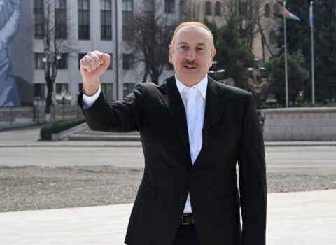 İlham Əliyev Qarabağ Universitetinin tələbələri ilə görüşdə Azərbaycan hərbçilərinin qəhrəmanlığından danışdı