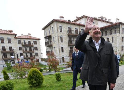 Prezident İlham Əliyev Şuşada Bayraq Meydanının açılışında iştirak etdi