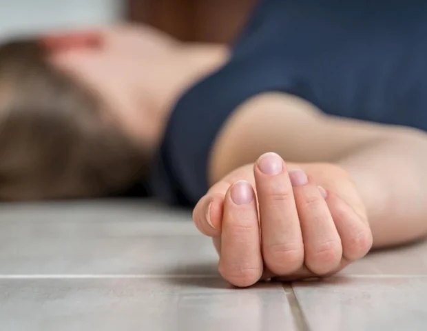 Ağstafada gənc qadın pəncərə təmizləyərkən yıxılaraq öldü