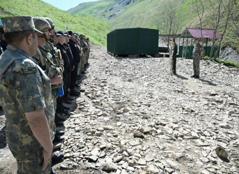 Zakir Həsənov və Hikmət Mirzəyev şərti sərhəddə oldular, bölmələrə tapşırıqlar verildi