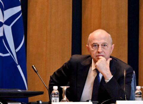 NATO Baş katibinin müavini istefa verir