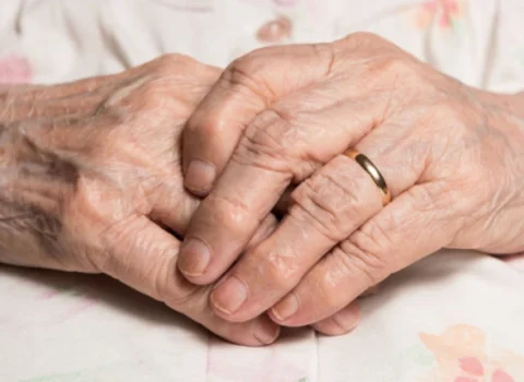 Qubada 85 yaşlı qadın özünü asdı