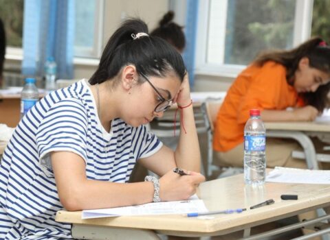 Tam orta təhsil bazasında kolleclərin boş qalan plan yerlərinə qəbul elan edildi