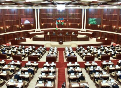 Milli Məclisin ən gənc və yaşlı deputatı kimdir?