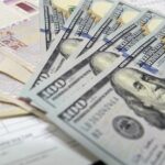 Dollar təşvişi: Rəsmi qurumların susqunluğu şübhələri artırır