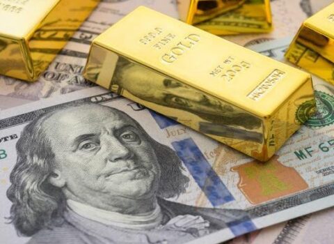Məşhur iqtisadçı insanlara çağırış etdi: Dollar və qızılın qiyməti…