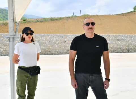 Prezident və Birinci xanım Kəlbəcərdə 524 ailəlik yaşayış kompleksinin tikintisi ilə tanış oldular