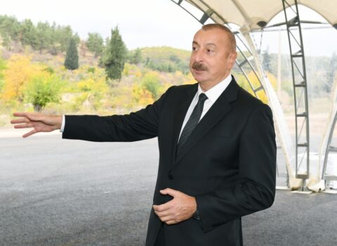 Prezident İlham Əliyev Xankəndi Dövlət Dram Teatrının binasında görüləcək işlərlə tanış oldu