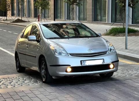 Bakıda “Prius” mağazaya girdi – VİDEO