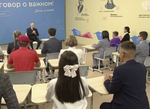 Putin məktəbdə açıq dərs keçdi – VİDEO