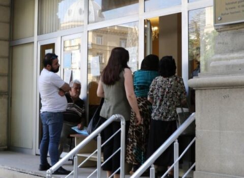 Azərbaycanlı müğənni AĞIR QƏZAYA DÜŞDÜ: Beyninə qan sızdı