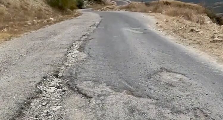 Şamaxıda torpaq sürüşməsi: Təhlükəli vəziyyət yarandı – VİDEO