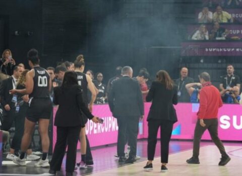“Fənərbağça” – “Beşiktaş” oyunu yarımçıq DAYANDIRILDI