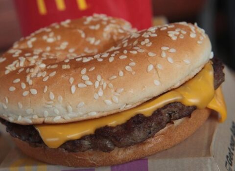 ABŞ-də “McDonald’s”da kütləvi zəhərlənmə baş verib, ölən və zərərçəkənlər var