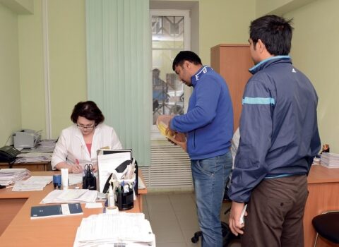 Rusiyada miqrantların həkim və müəllim peşələrində çalışması qadağan oluna bilər