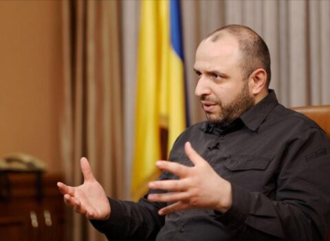 Ukrayna müdafiə naziri dörd müavinini işdən azad etdi