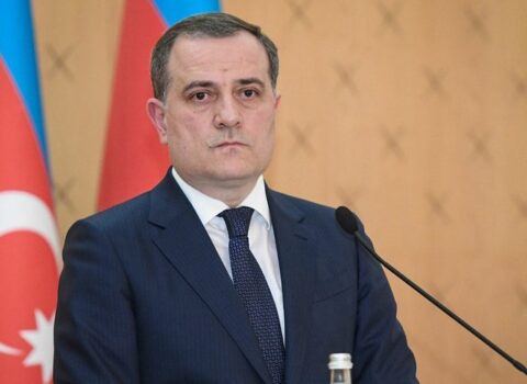 43 deputatın nazirə müraciəti – iki paytaxt arasında gərginlik azaldımı?