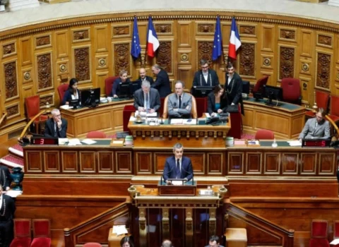 Fransa Senatının rəhbəri Makronun hərəkətindən xəcalət çəkir