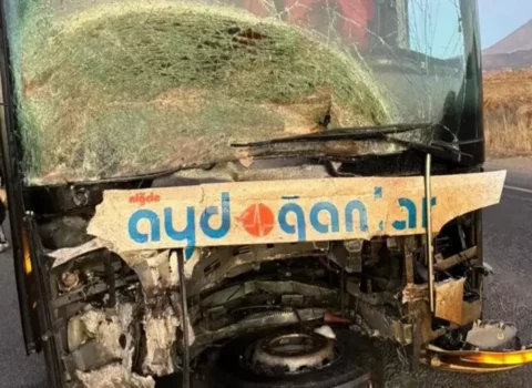 Sərnişin avtobusu ilə minik avtomobili toqquşdu – Ölən və yaralananlar var