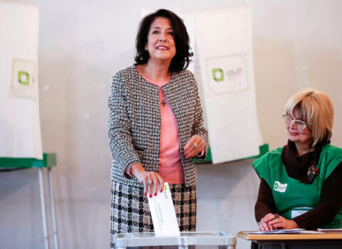 Salome Zurabişvili parlament seçkilərində səs verdi