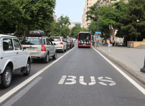 Qapını açmadı, əlil sərnişini döydü – Bakıda avtobus sürücüsü cəzalandırıldı