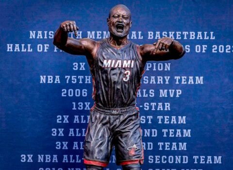 ABŞ-də üçqat NBA çempionunun heykəli ucaldıldı