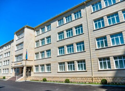 Bakıda məktəbdə yanğın siqnalı işə düşdü, müəllim və şagirdlər təxliyə edildi