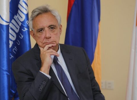 Vardan Oskanyan ABŞ və Aİ-dən kömək istədi