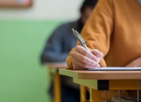Dövlət qulluğunda inzibati icraçı vəzifələr üzrə test imtahanı keçirildi