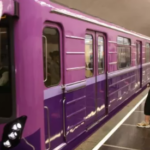 Metroda biabırçılıq: Gənc qızla oğlan… – VİDEO