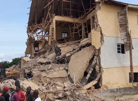 Nigeriyada bina çökdü: 40-a yaxın adam dağıntılar altında qaldı