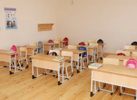 Bakıda müəllimlər məktəbi bağlayıb getdi – Şagirdlər içəridə qaldı