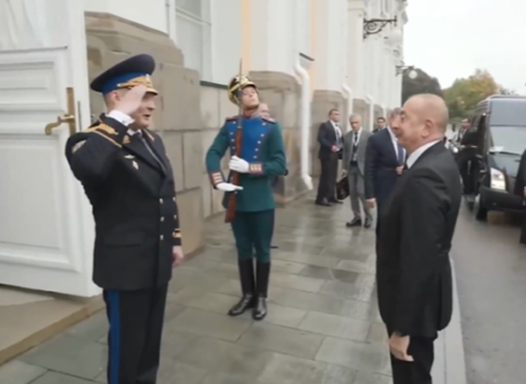 Prezident İlham Əliyev Kremldə belə qarşılandı – Video