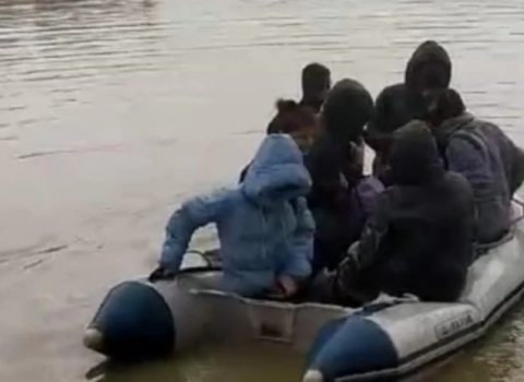 Bakının bu ərasizində insanlar qayıqla hərəkət edir – ŞOK GÖRÜNTÜLƏR