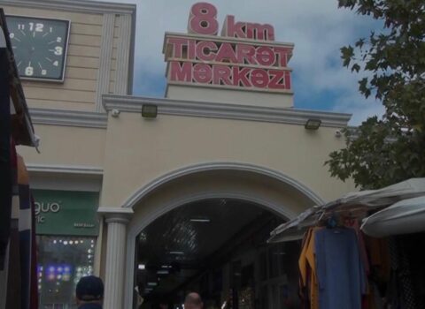 “Vosmoy” bazarında bu satış yerlərinin söküntüsünə başlanıldı