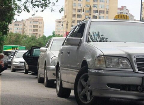 Proqramdakı maşının yerinə başqa taksi gəlir – 20 min cəriməsi var