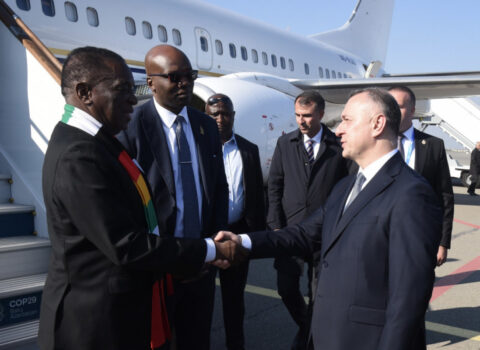 Zimbabve Prezidenti Azərbaycana səfərə gəldi