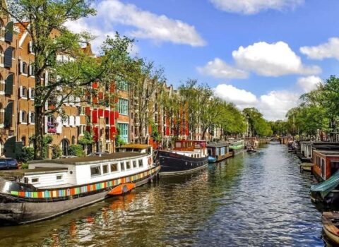 İsrail vətəndaşları Amsterdamı tərk edir