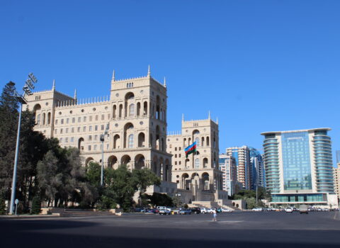 Azadlıq meydanı açıldı