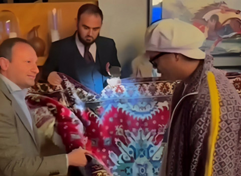 Ronaldinyoya Qarabağ xalçası hədiyyə olundu – VİDEO