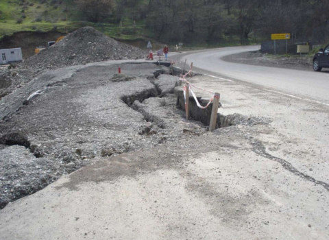 Azərbaycanda yol ÇÖKDÜ – FOTO