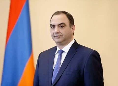 Ermənistanda daxili işlər naziri də istefa verdi