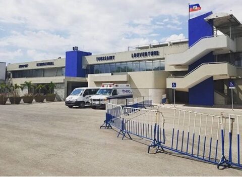Silahlı dəstələr Haiti hava limanını ələ keçirdi