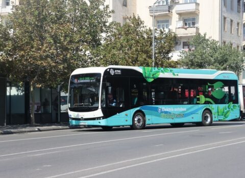 Avtobusun enerjisi bitdiyi üçün sərnişinlər yolda qalıb?