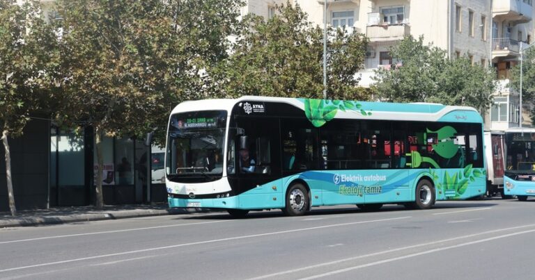 Avtobusun enerjisi bitdiyi üçün sərnişinlər yolda qalıb?