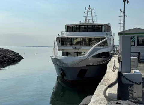 Bulvardakı gəzinti gəmiləri fəaliyyətə başladı