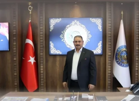 Bələdiyyə başçısı GÜLLƏLƏNDİ