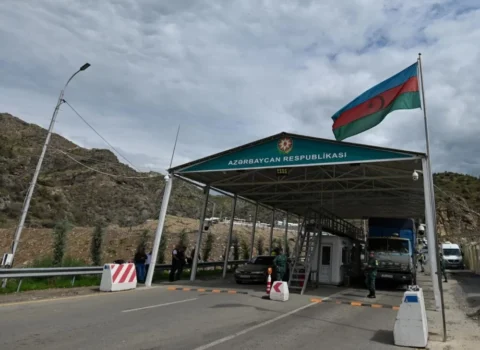 Azərbaycanda orta sərhədkeçmə müddəti 26 dəqiqəyə endirildi